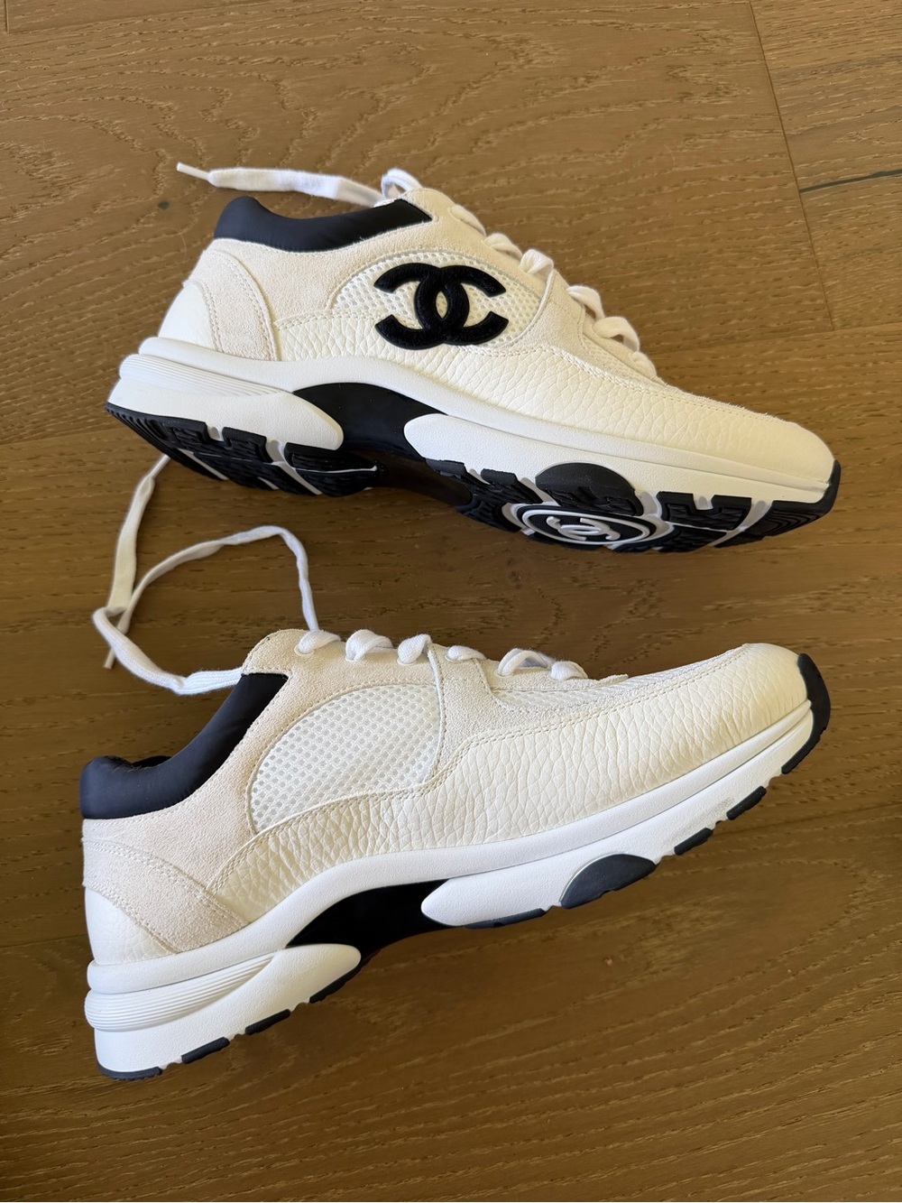 CHANEL White and Black CC Logo Mesh & Leather Sneakers - Picture 4 of 11
